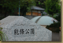 �\������